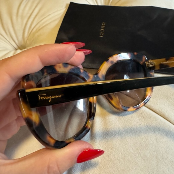 Salvatore Ferragamo Black Oval Havana Sunglasses - Picture 2 of 6